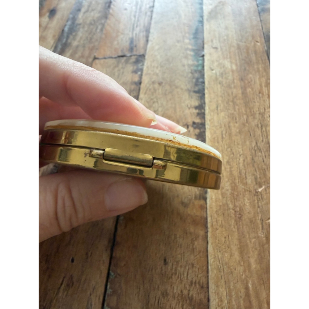 Women's vintage Gold and White mother of pearl Compact Mirror powder puff - Picture 7 of 7